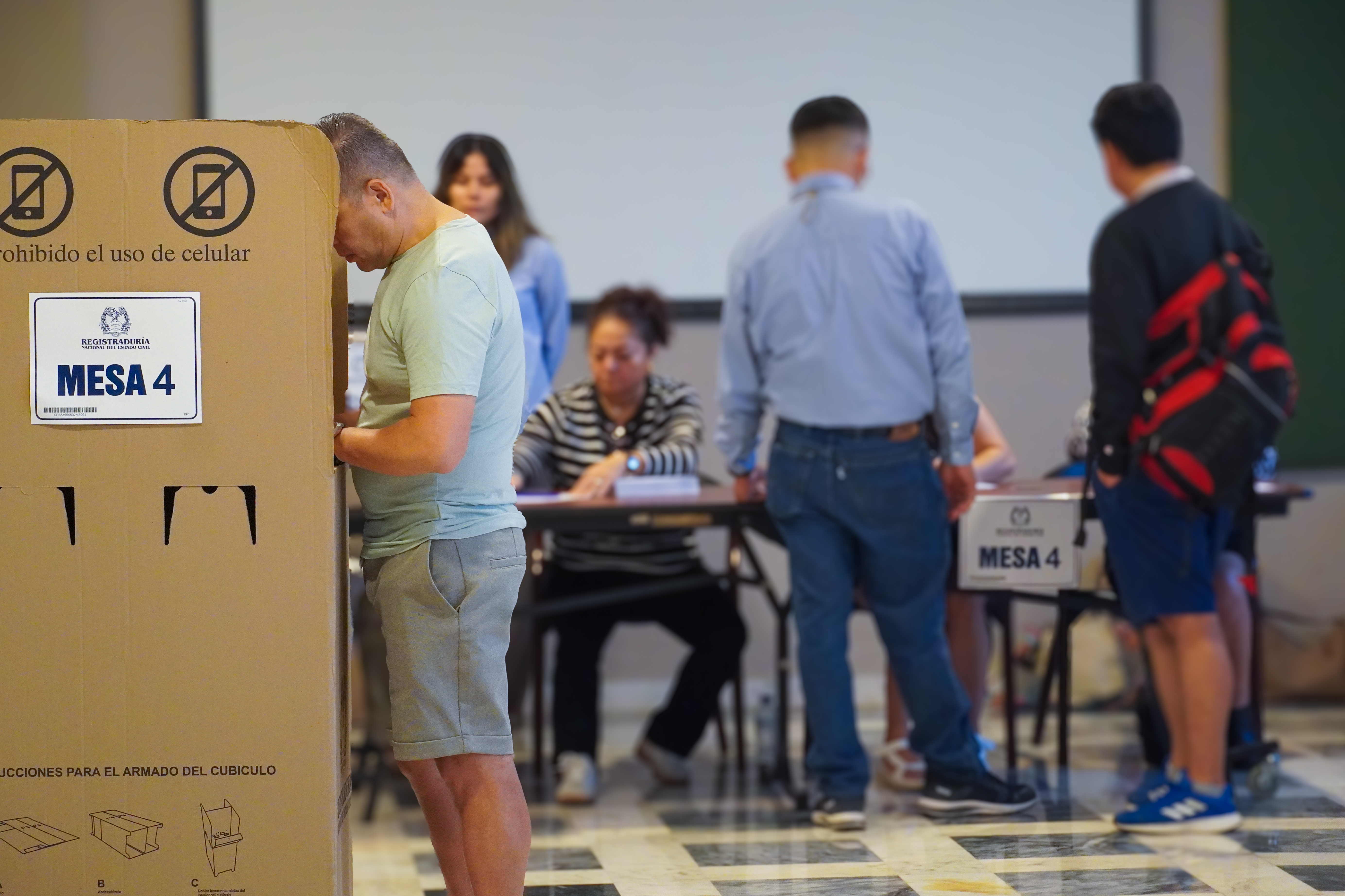 El Consulado de Colombia en Valencia continúa acompañando a los connacionales durante la jornada electoral